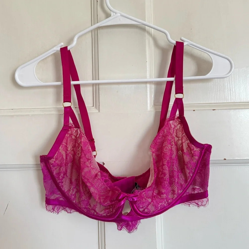 Victoria’s Secret Very Sexy Fuchsia lace unlined Demi bra size‎ 36DD